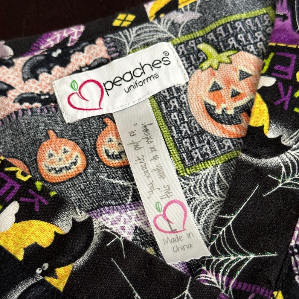 Peaches Uniforms LARGE Black Halloween Short Sleeve Scrub Top - Picture 5 of 7